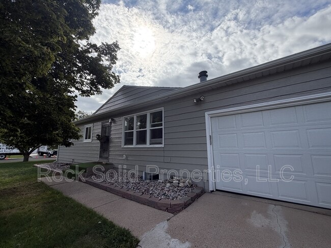 Building Photo - 4017 Baldwin Dr