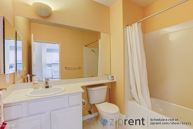 Building Photo - 2 br, 2 bath Condo - 1 Crescent Way, San F...