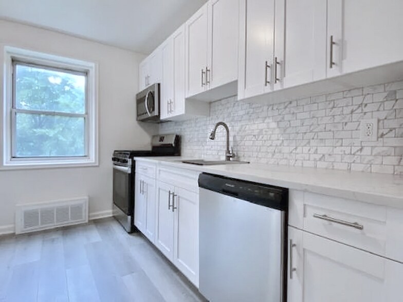 Primary Photo - 2320 Linwood Ave