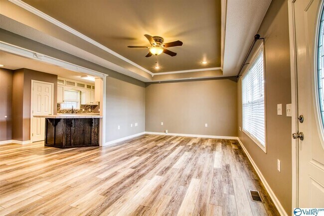 Building Photo - 328 Land Cir