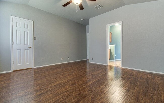 Building Photo - 307 Riverine Way