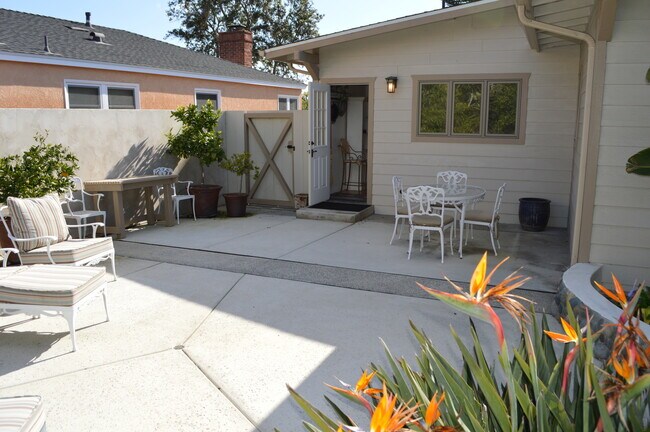 Building Photo - FLEXIBLE FULLY FURNISHED Point Loma Home! AC! All Utilities Included!