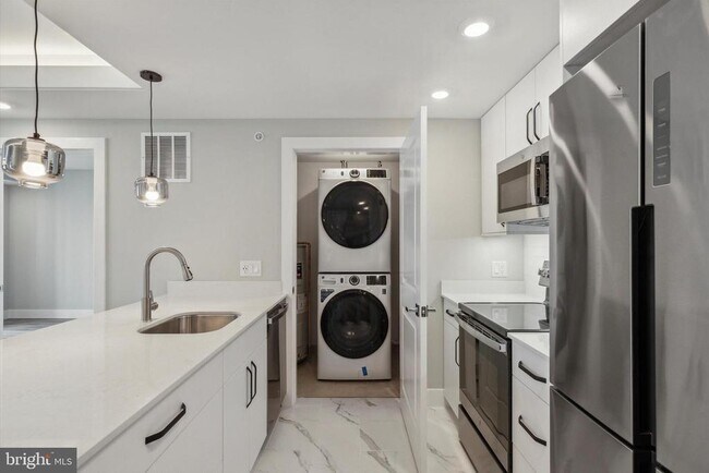 Building Photo - 1223 N 7th St