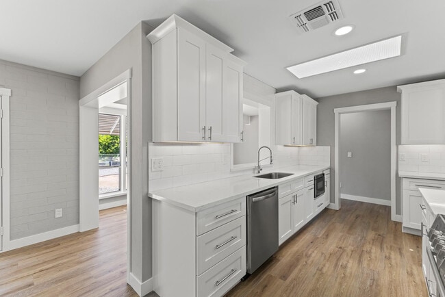 Building Photo - 10423 W Monterosa Dr
