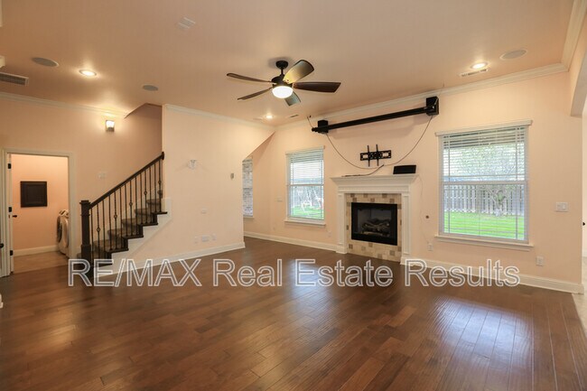 Building Photo - 2202 SW Tupelo Ave