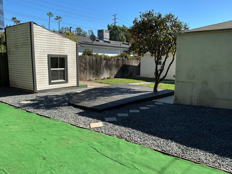 Building Photo - 10713 Esther Ave