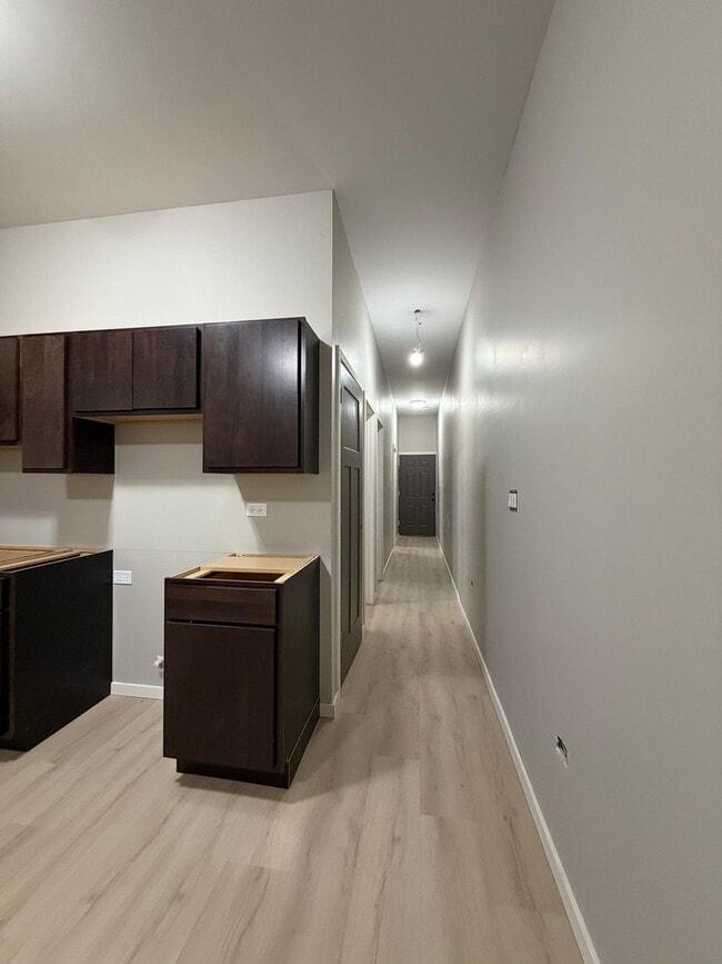 Building Photo - 24 N Pulaski Rd