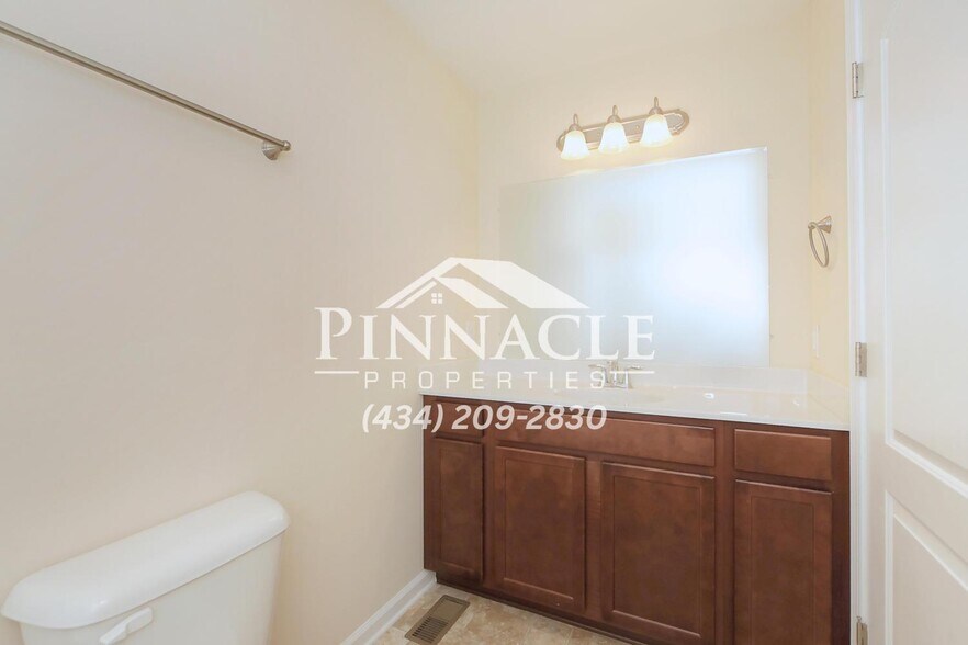 Building Photo - 586 Leesville Rd