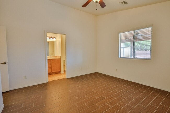 Building Photo - 3 Bedroom 2 Bathroom