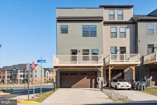 Building Photo - 14032 Sunrise Valley Dr