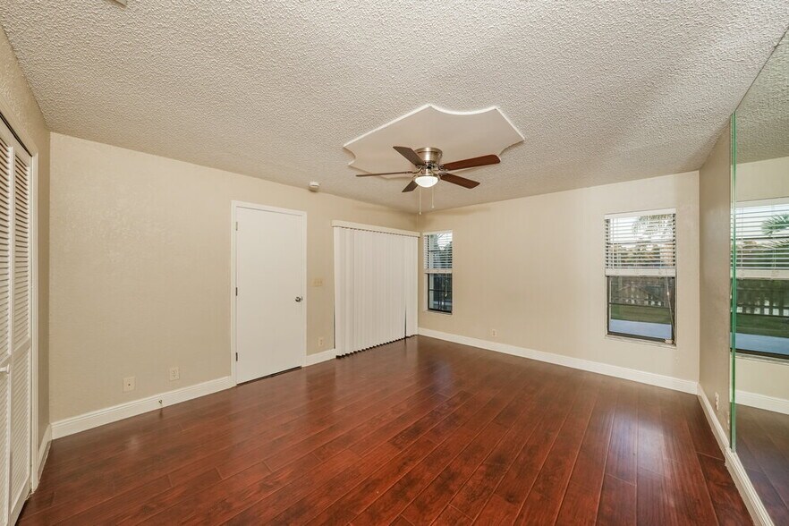 Building Photo - 1455 Thornbank Ln