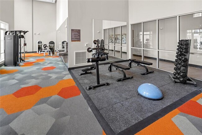 Building Photo - 5256 International Dr