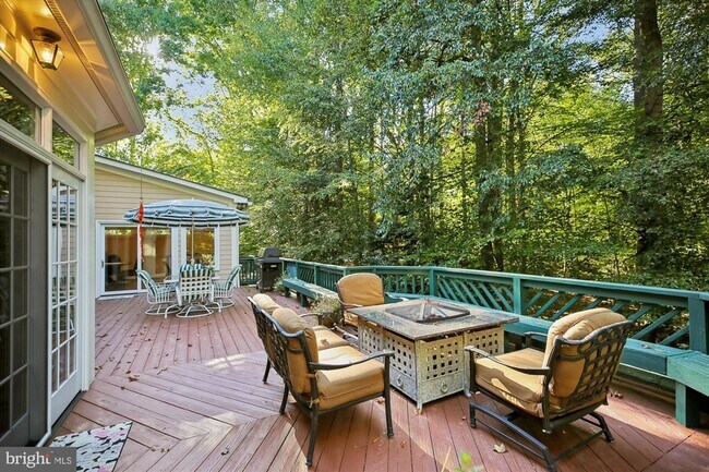 Building Photo - 9454 Newbridge Dr