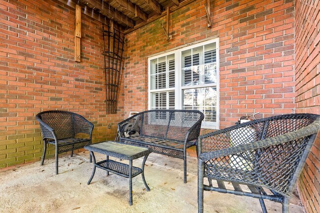 Building Photo - 1902 Hillbrook Cir