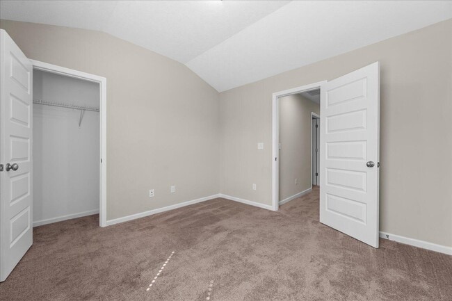 Building Photo - 1071 Linsmore Ave