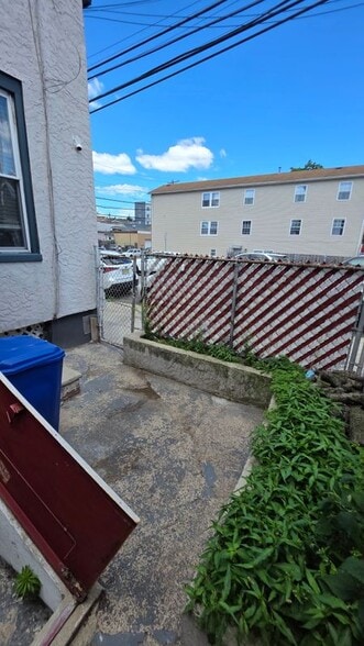 Building Photo - 1201 67th St