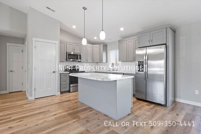 Building Photo - 551 Battery Dr