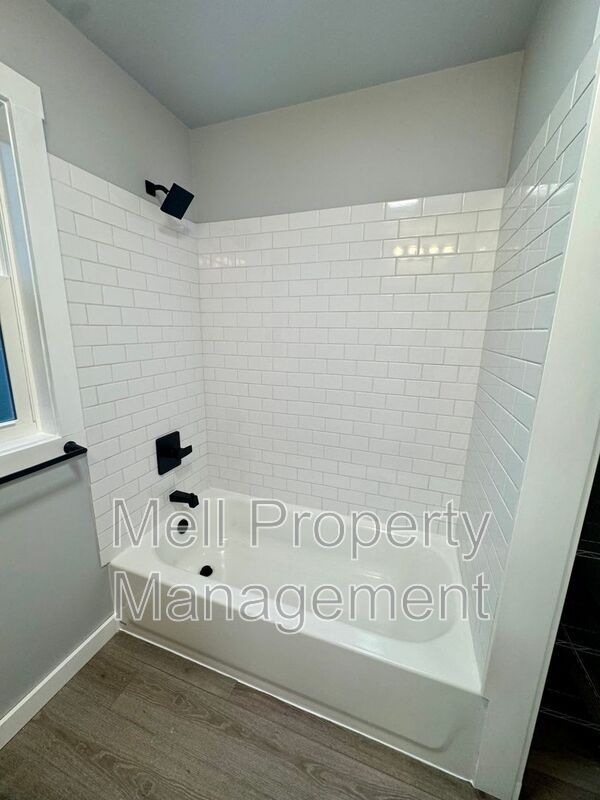 Building Photo - 1927 Stevens Street