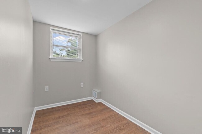 Building Photo - 3427 Ravenwood Ave