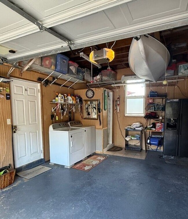 Building Photo - Downtown Bungalow