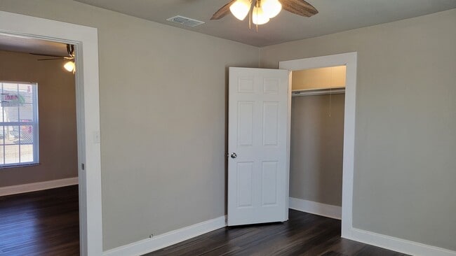 Building Photo - Totally Updated 3/1/2 A MUST SEE! Available July 2026