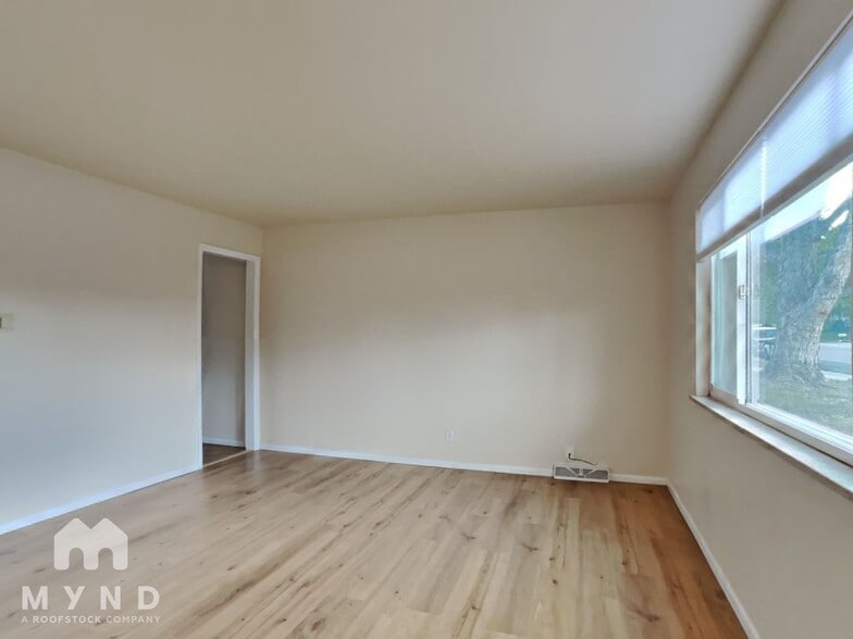 Building Photo - 5390 King Ct