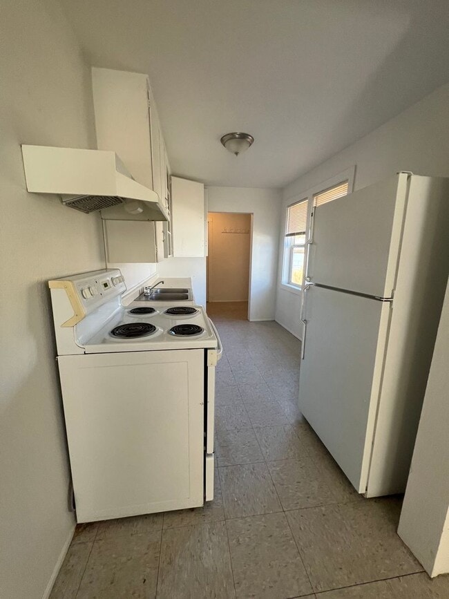 Building Photo - 2 Bedroom, 1 Bathroom Home