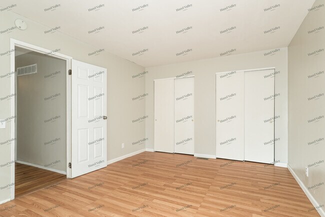 Building Photo - 2165 Jenkee Dr