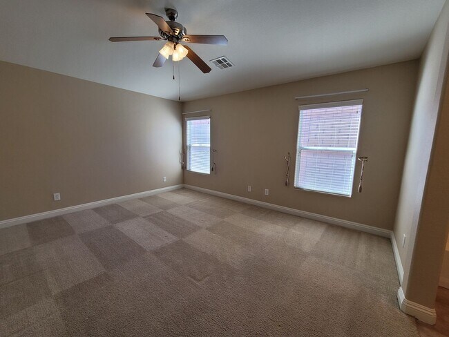 Building Photo - Beautiful Single Story Town Home in Mountains Edge Community