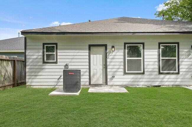 Building Photo - 4338 Brinkley St