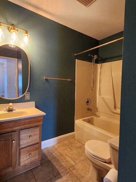 Building Photo - 3500 Bristol Oxford Valley Rd