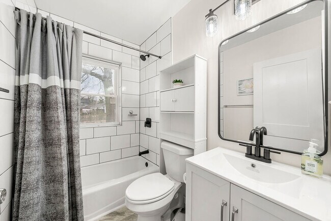 Building Photo - 711 Campbell Cir