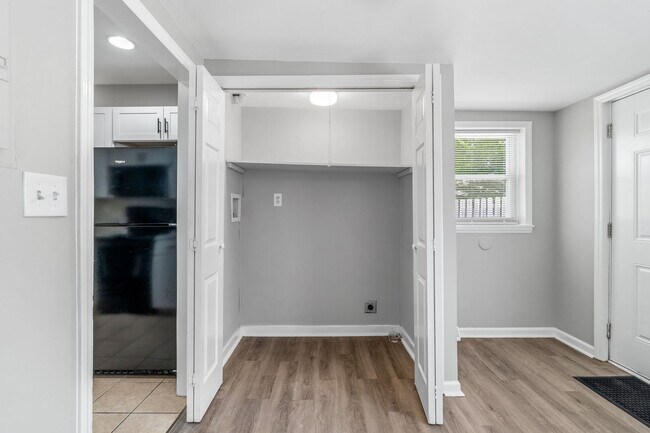 Building Photo - Updated Home with Hardwood Floors, LR & De...
