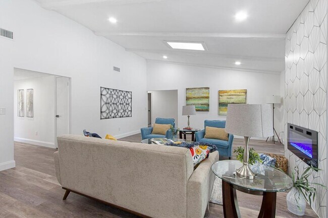 Building Photo - 11218 Creek View Dr