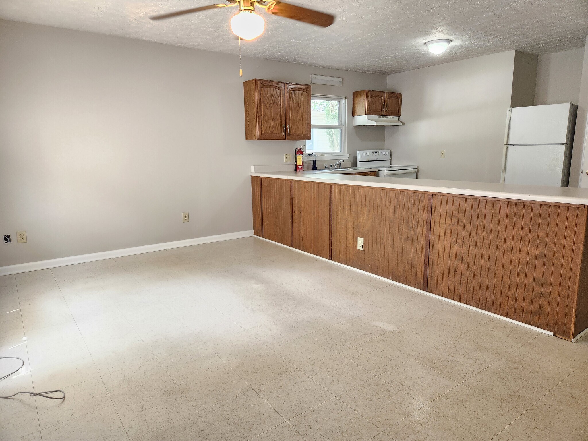 Open floor plan Living room - 355 10th St NW