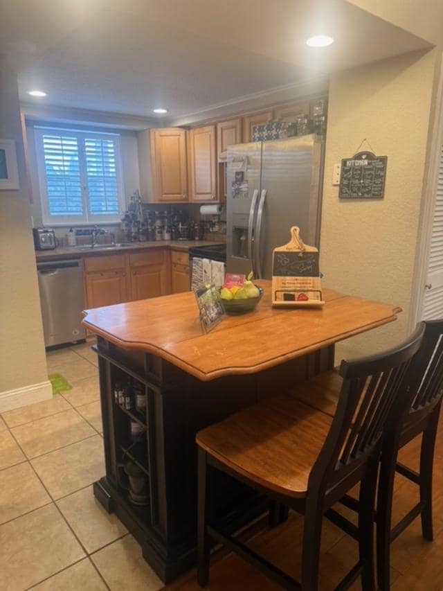 Building Photo - 1400 NE 57th Ct