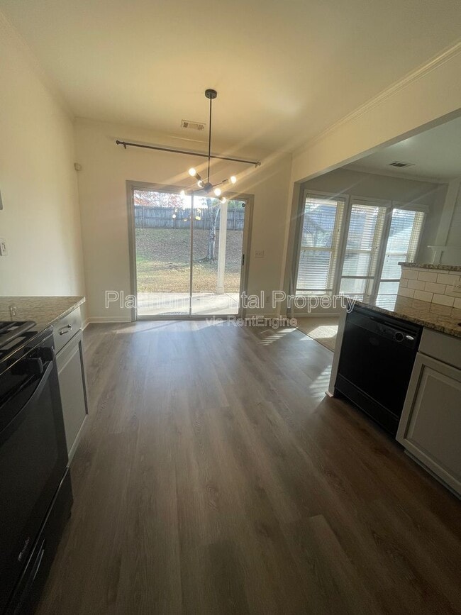 Building Photo - 5545 Weddington Dr