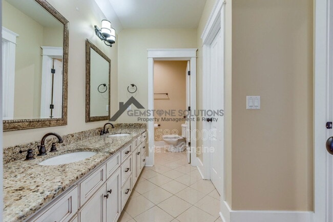 Building Photo - 210 38th Ave N