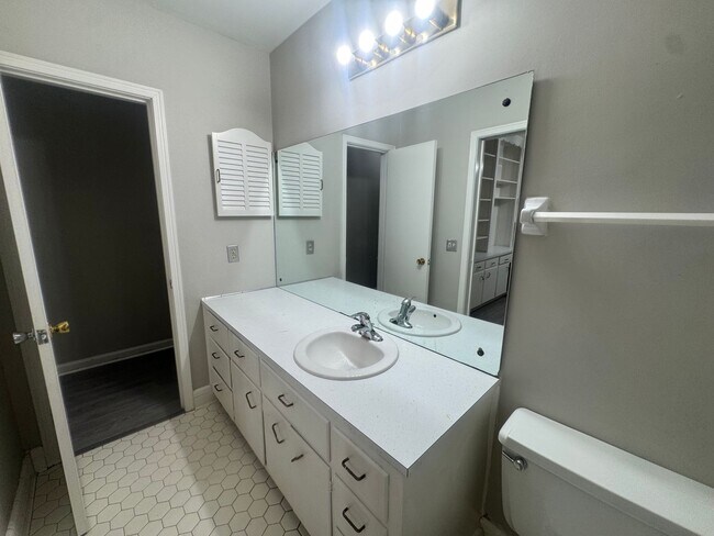 Building Photo - 3054 Merrimac Dr