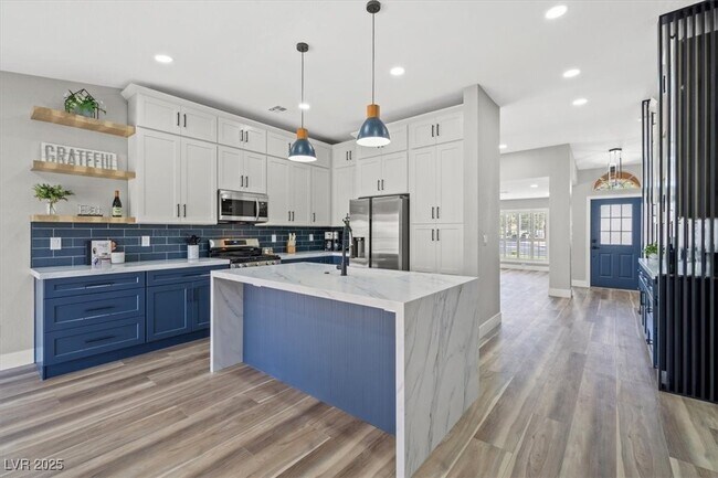 Building Photo - 5005 Cliffrose Dr