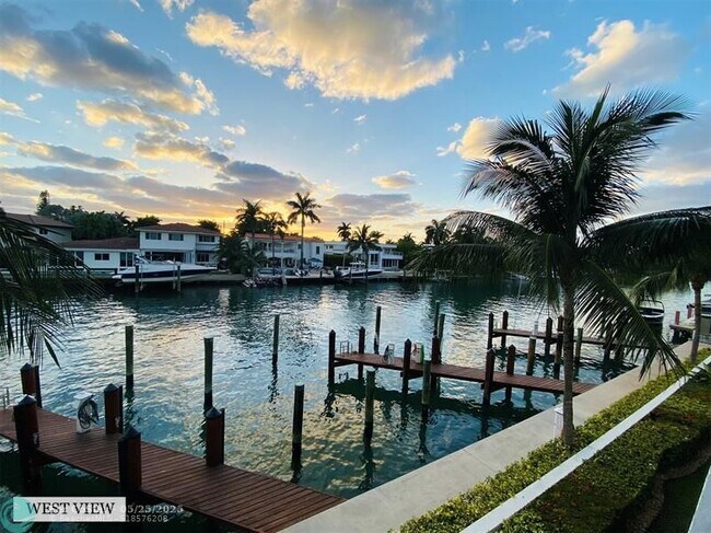 Building Photo - 9400 W Bay Harbor Dr