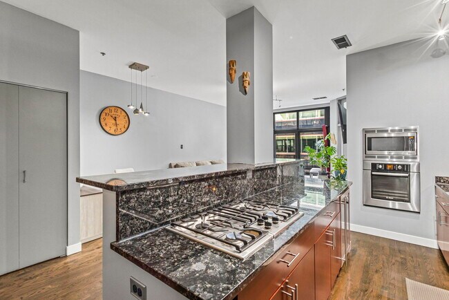 Building Photo - 130 S Canal St