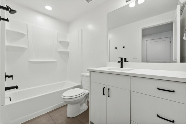 Adams Second Floor Bedroom Bathroom - Madison Towns