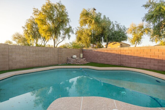 Building Photo - $3,500 For Lease Starting June 1, 2026 4 beds-2.5 Baths 2,421 Sq. Ft.  Amazing Gilbert 85298 Home...