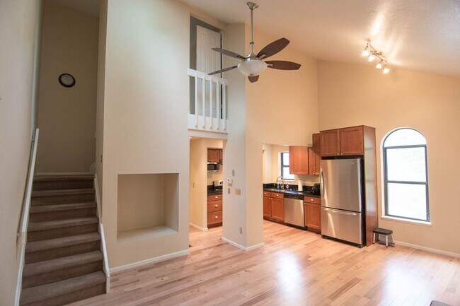 Building Photo - Beautiful 2bd/2ba Townhome in Downtown Louisville!