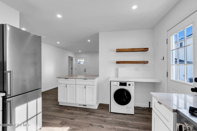 Building Photo - 1807 Laurel Terrace