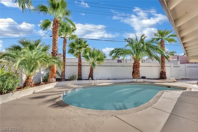 Building Photo - 2325 Sombrero Dr