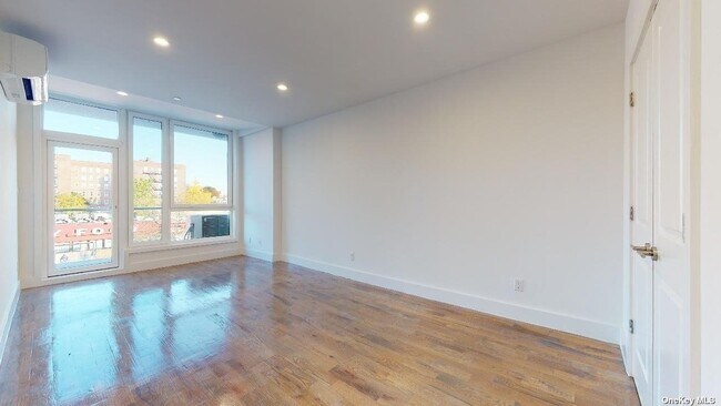 Building Photo - 13828 Queens Blvd