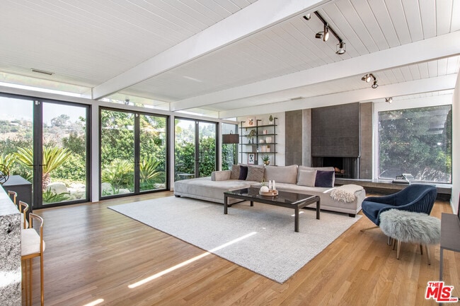 Building Photo - 908 Kenter Way