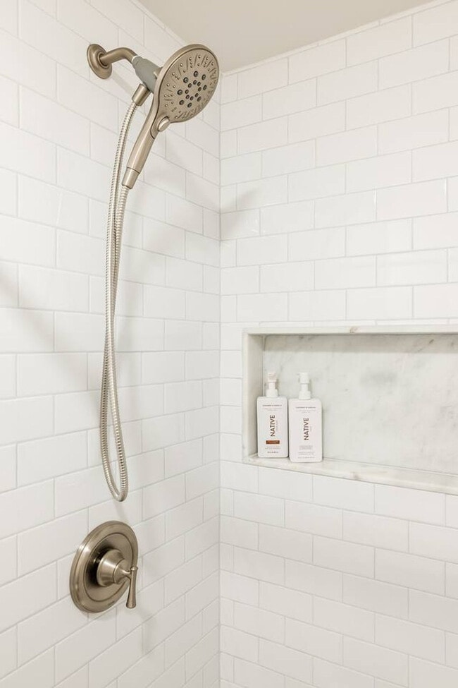 Building Photo - 1326 Broadway